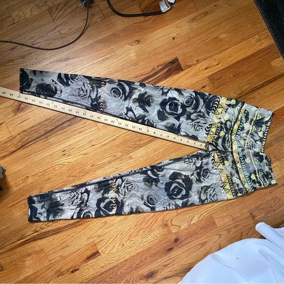 TEEKI Tribal Roses Low Rise Yoga Fitness Leggings Medium Athleisure Boho - Picture 8 of 9